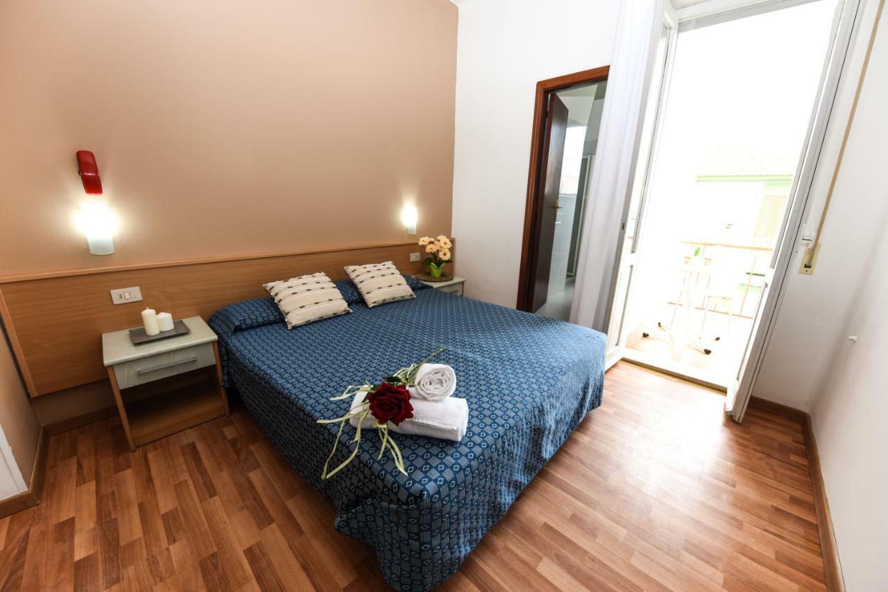 Hotel Miramare Маротта Екстер'єр фото